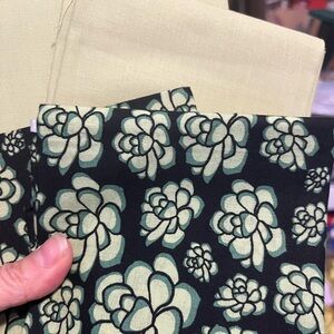 Fat quarter fabric set of 4 / green flowers